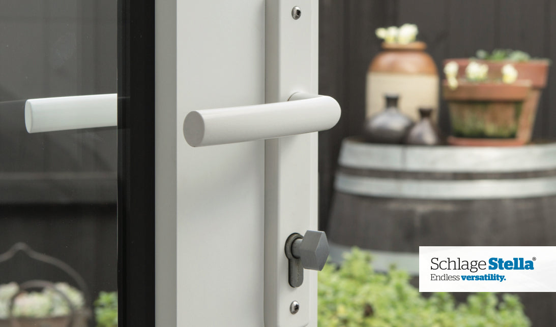 Duco white handle displayed on an entry door